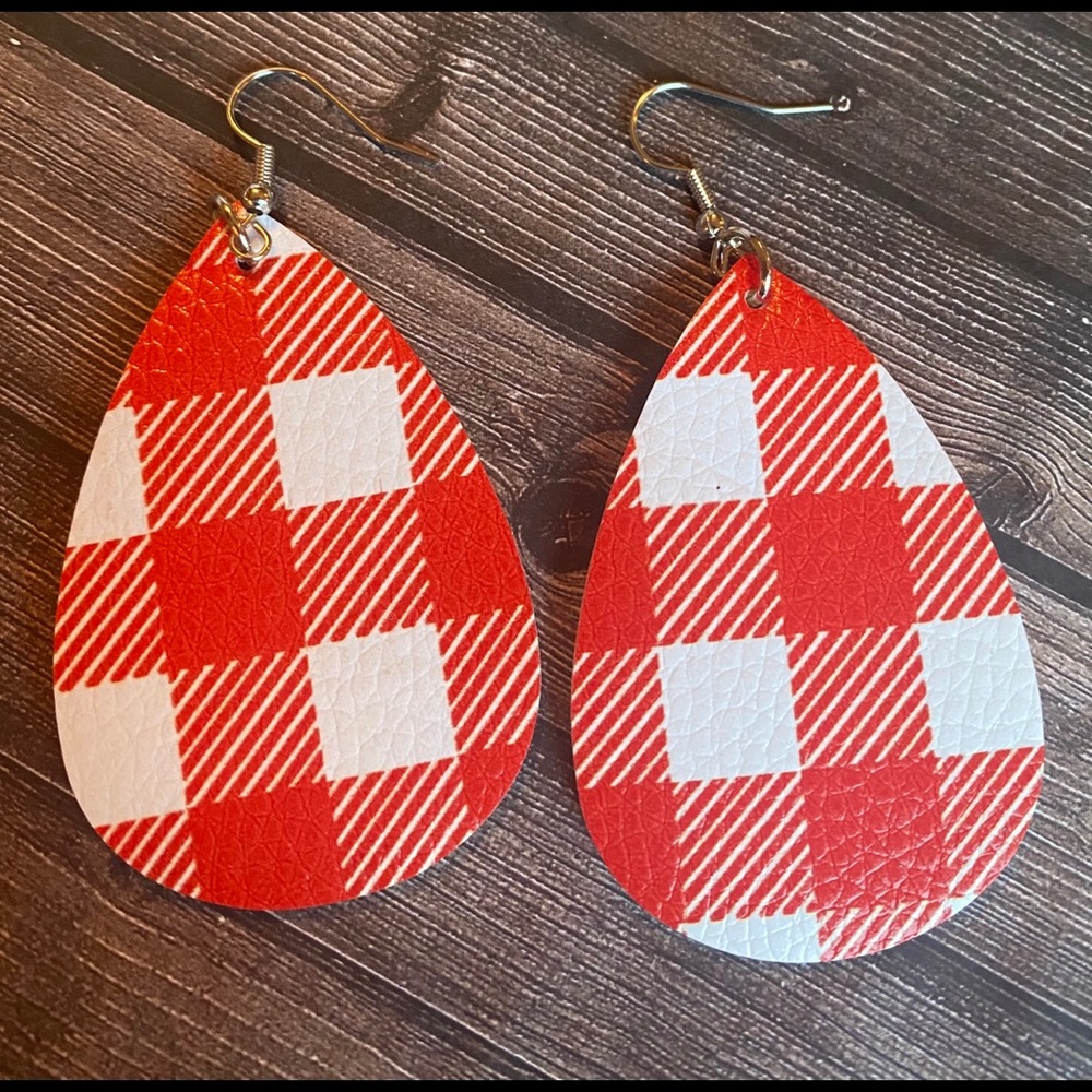 BRAND NEW TEAR DROP VALENTINE’s DAY EARRINGS